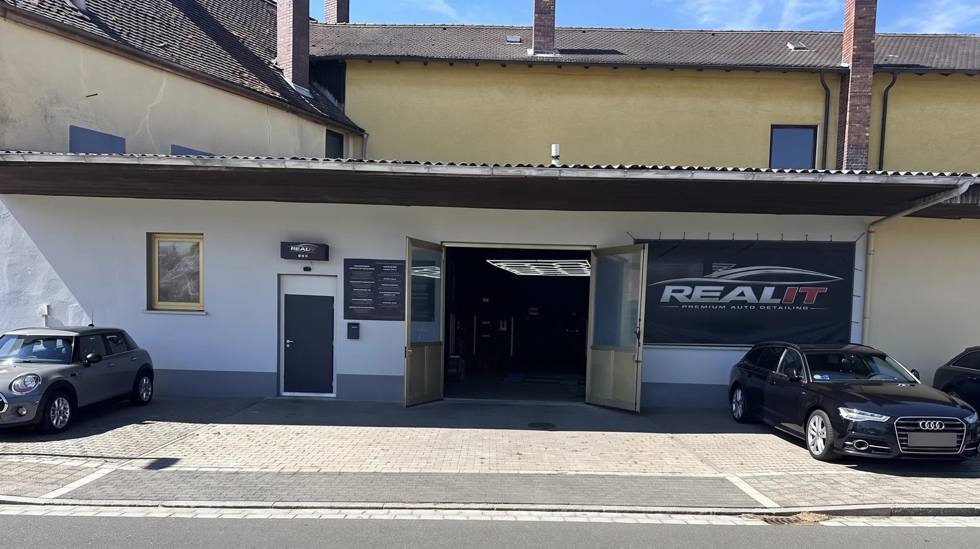 REALIT Premium Auto Detailing – Gebäudeansicht, Blickwinkel frontal